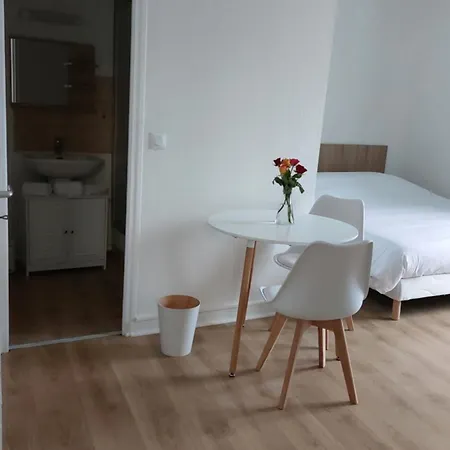 Hotel Quai 8 *